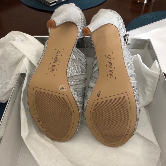 Heels - Picture 3 of 4